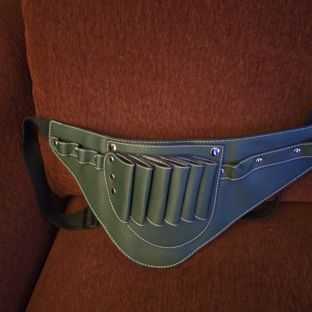 GREEN AND CLEAR SCISSOR CASE